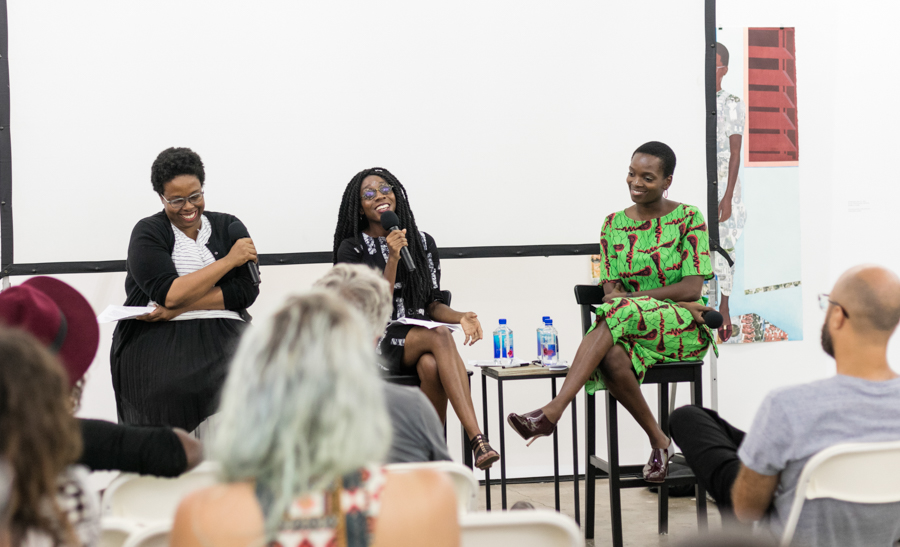 En conversación: Njideka Akunyili Crosby y Akosua Adoma Owusu Moderado por Jamillah James en Art + Practice, Los Ángeles. 24 de septiembre de 2015. Foto de Elon Schoenholz.